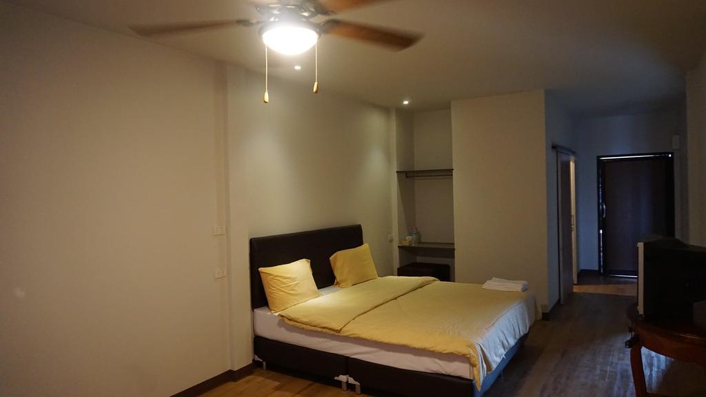 Thongtha Residence - Suvarnabhumi Airport Bangkok Room photo